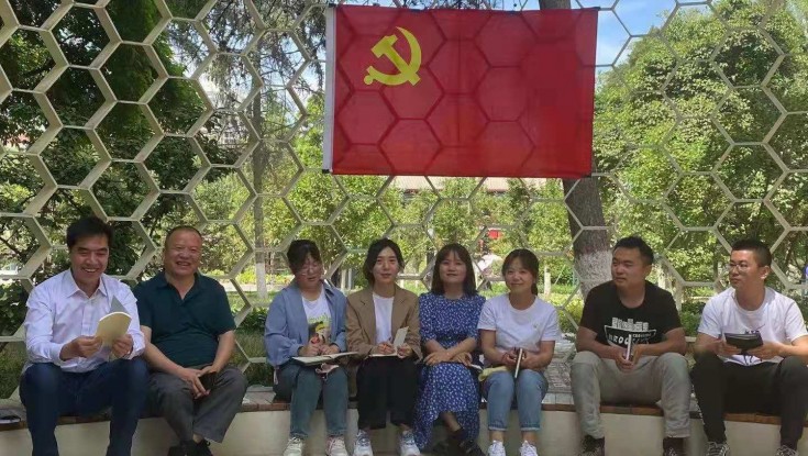 计划财务办与维修工程办党支部举办 “五月的鲜花”第五期读书会